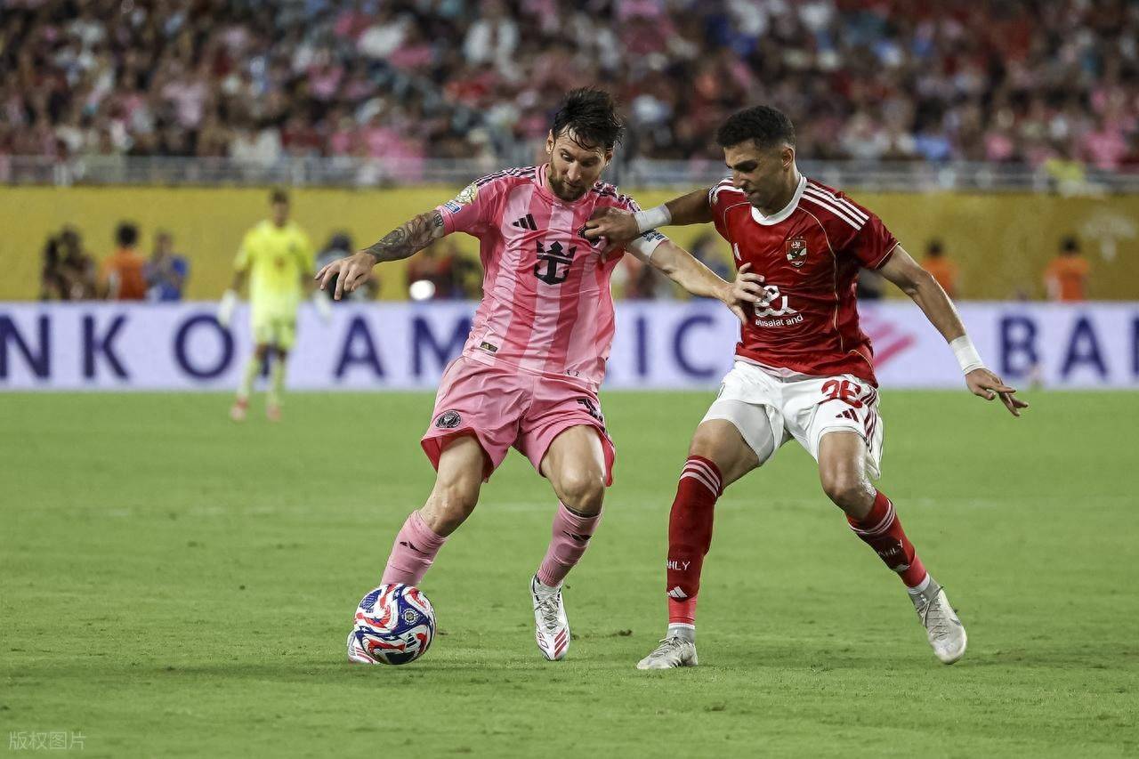 国际米兰碾压拜仁慕尼黑，C罗送出关键助攻宿命之战小组赛，留下经典瞬间的简单介绍