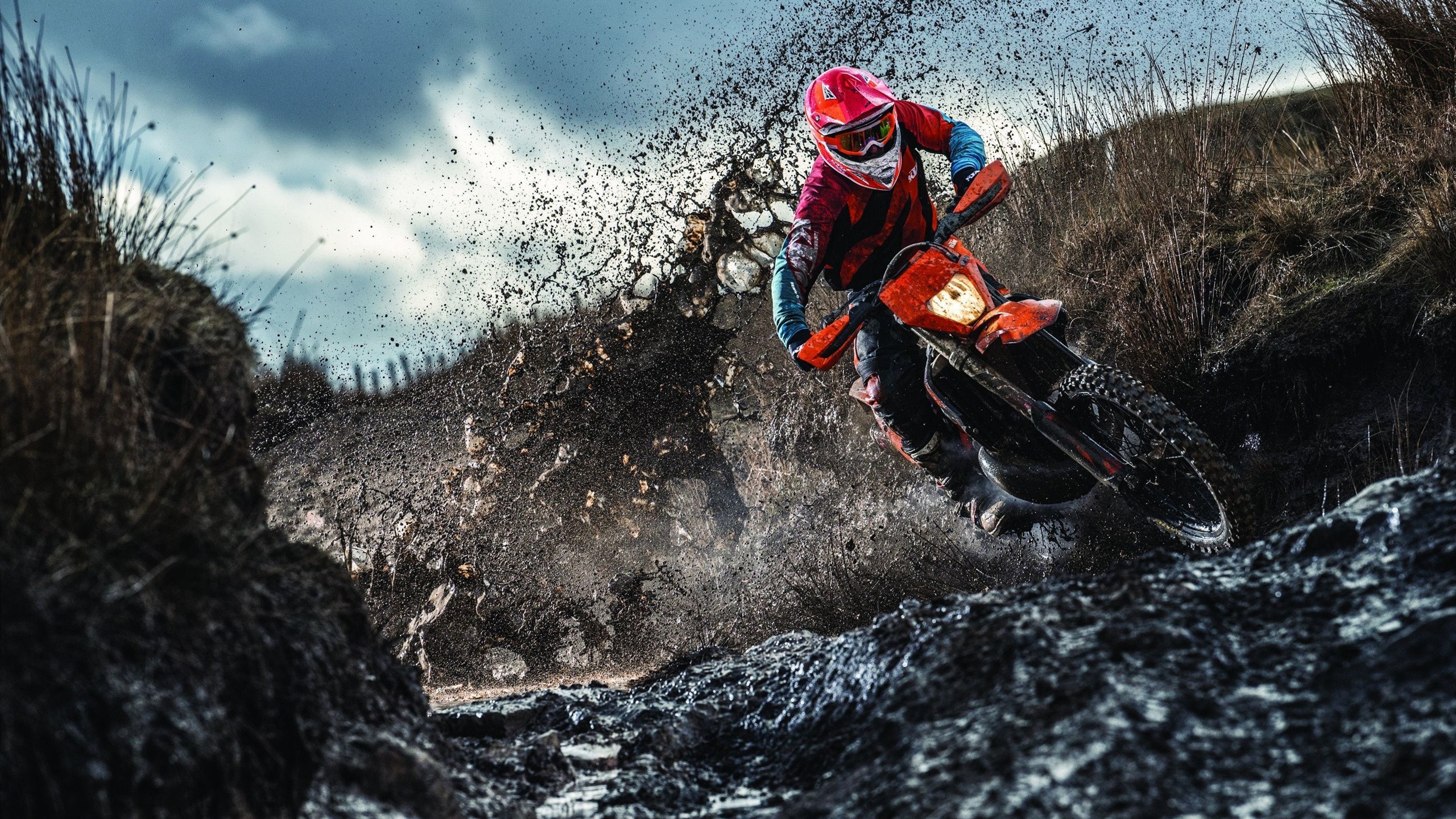 世纪跨界战,杰伦格林42分狂暴演出,活塞降维晋级力克广东队