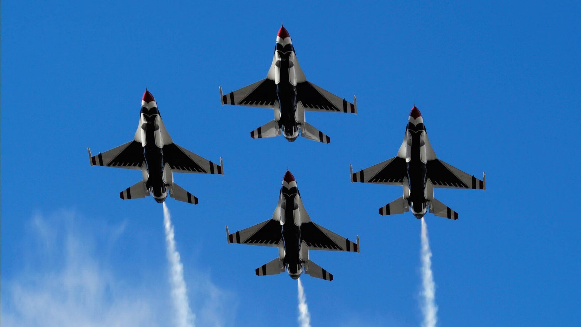 很有张力，将足球与篮球、团队与个人、历史与当下巧妙地交织在一起。我来为你构思一篇围绕唯一性的文章